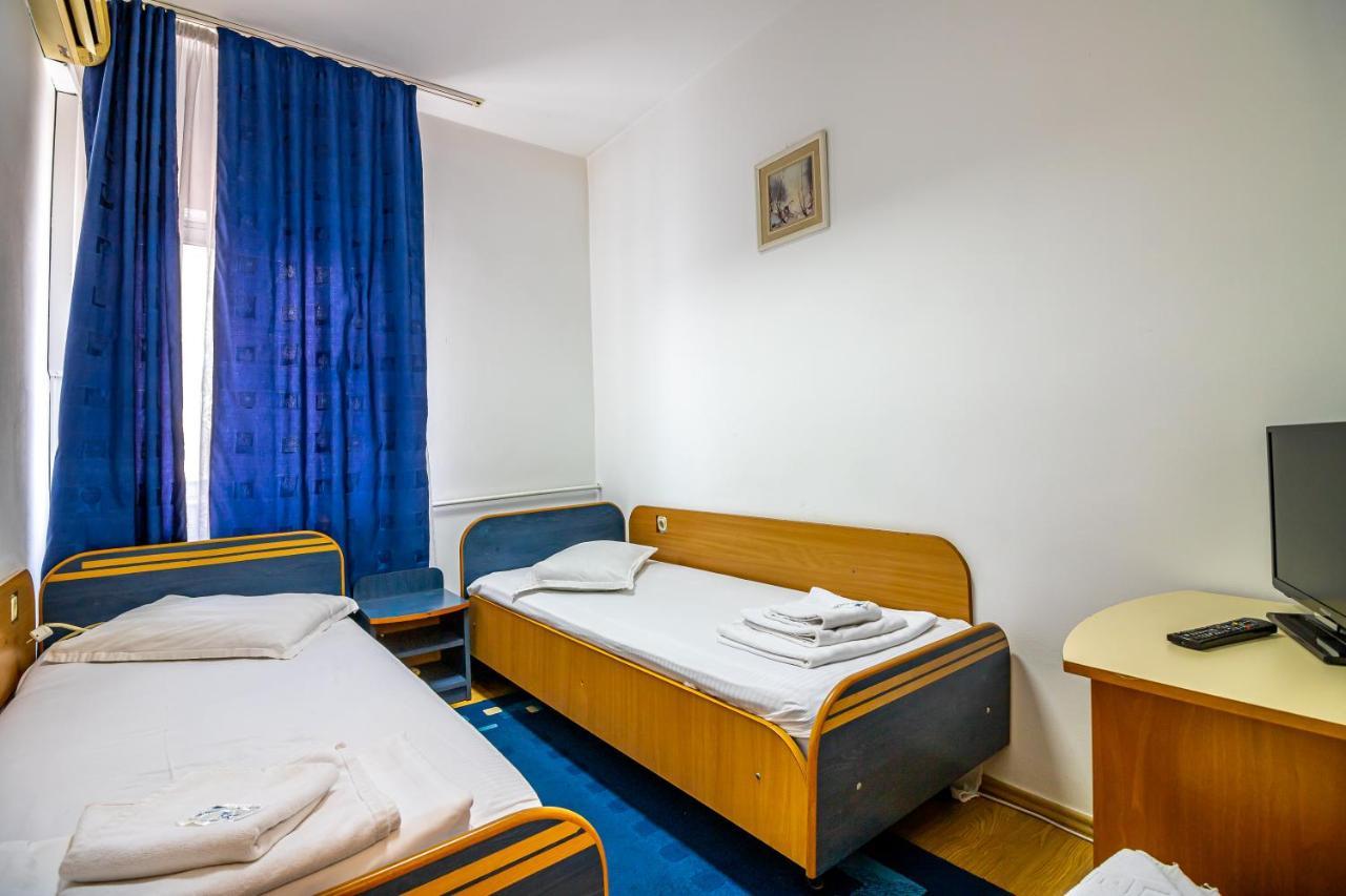 Motel Dasiana Targu Jiu Bagian luar foto