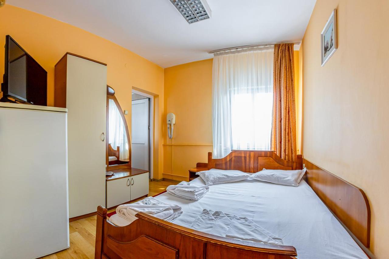 Motel Dasiana Targu Jiu Bagian luar foto