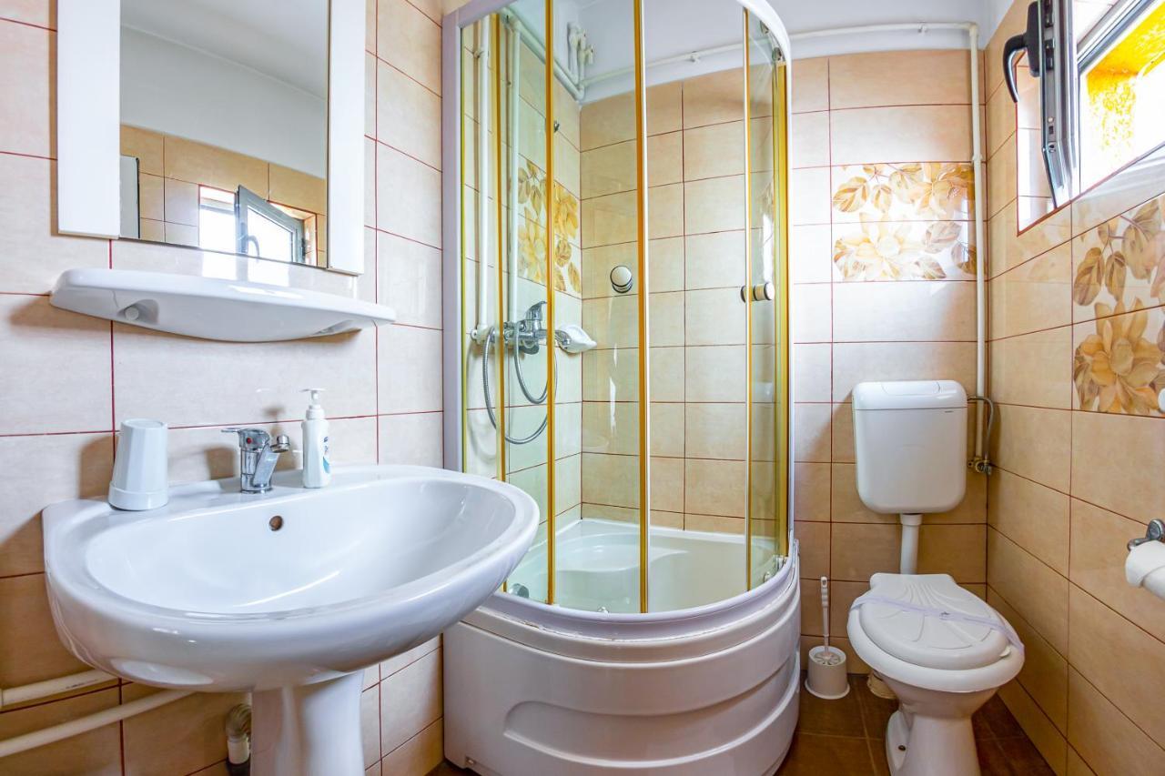 Motel Dasiana Targu Jiu Bagian luar foto