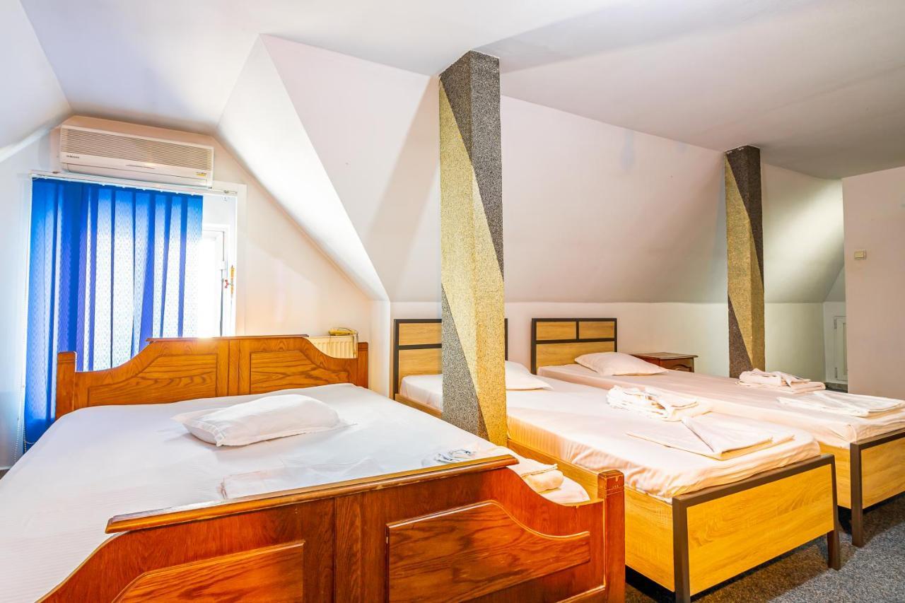 Motel Dasiana Targu Jiu Bagian luar foto