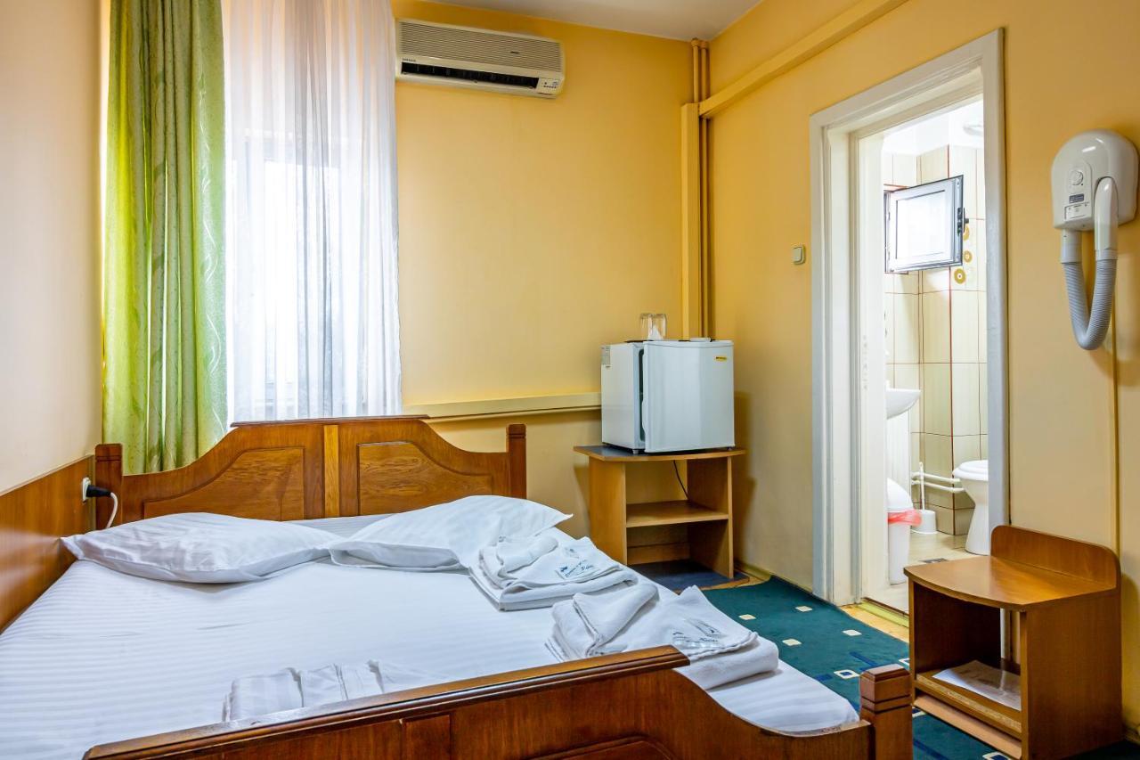 Motel Dasiana Targu Jiu Bagian luar foto
