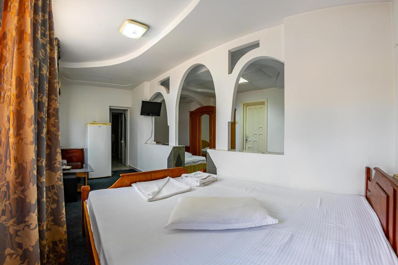 Motel Dasiana Targu Jiu Bagian luar foto