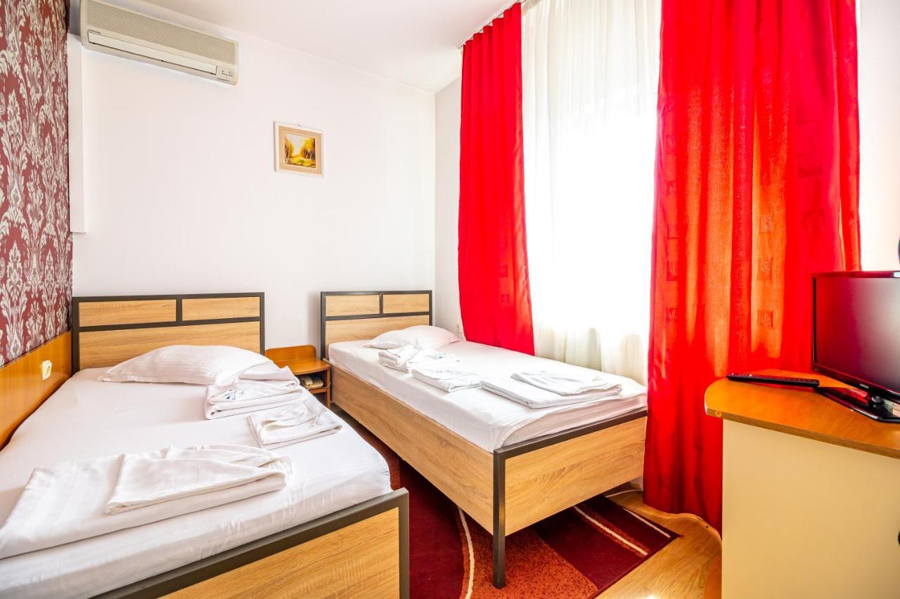 Motel Dasiana Targu Jiu Bagian luar foto