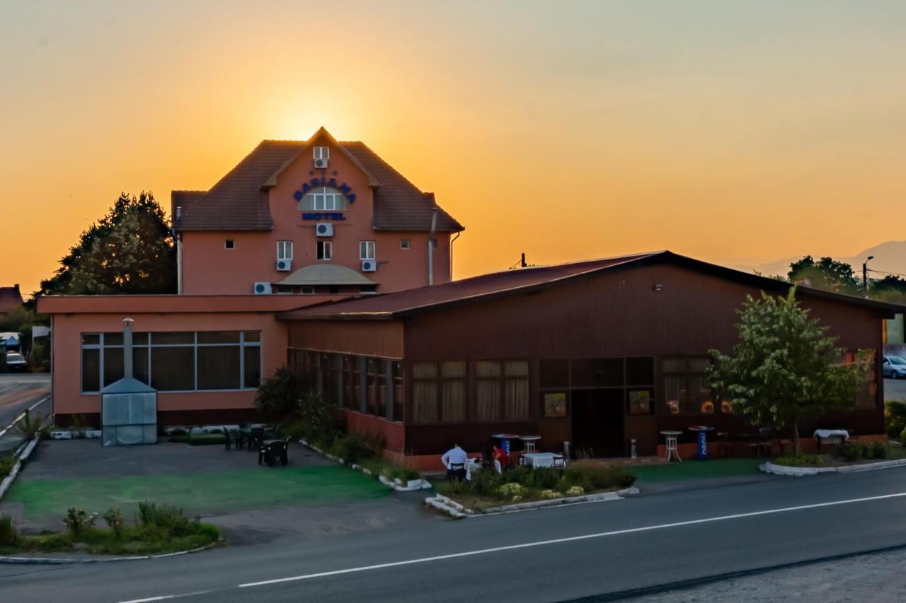 Motel Dasiana Targu Jiu Bagian luar foto